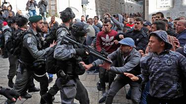 Cuatro muertos y miles de manifestantes en territorios palestinos por Jerusalén