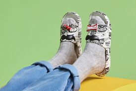 Crocs y Pringles se unen para lanzar una línea exclusiva de zapatos