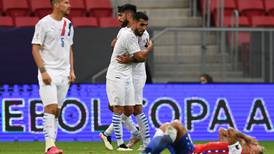 Paraguay golpea a Chile y amarra su boleto a los cuartos de final