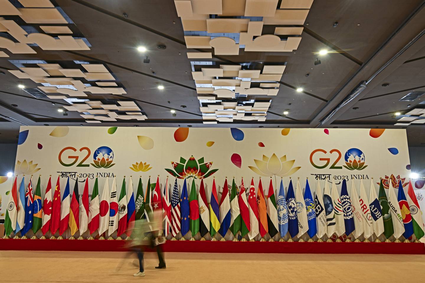 Representantes de los medios transmitieron desde el interior del centro internacional de medios de la sede del G20 en Nueva Delhi