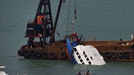 Choque de barcos en Hong Kong deja 37 muertos  y 100 heridos