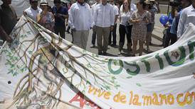 Presidente Solís celebra la Anexión entre protestas y promesas