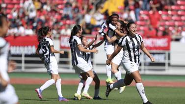 Sporting tiene entre ceja y ceja destronar a Alajuelense en el fútbol femenino