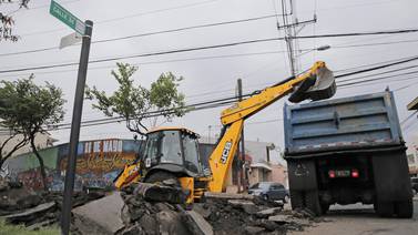 Municipalidad de San José realiza cierres parciales en avenida 1.° por colocación de asfalto