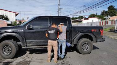 Policía Judicial arresta a sujeto por al menos 10 bajonazos de carros en Coronado