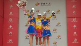 Tico Kevin Rivera firma su primer triunfo en el ciclismo profesional y lidera el Tour de China II