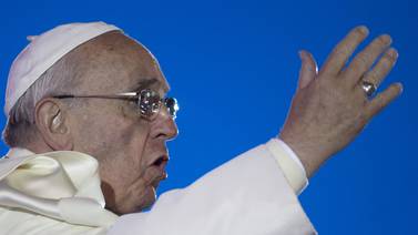 Papa pide a jóvenes  conservar fe, pese a  malos sacerdotes  