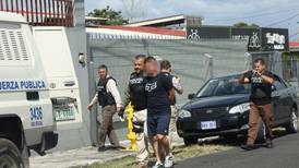 Detienen a dos policías por presunto robo de herramientas de construcción en Guápiles