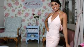 Miss Costa Rica 2015, Brenda Castro, inaugura tienda de ropa