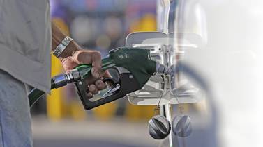Gasolina súper subiría ¢32 y la regular, ¢38 