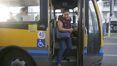 Caos en transporte público refleja una democracia enferma