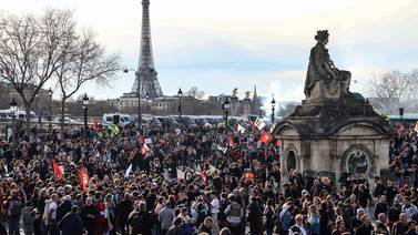 Francia prepara nuevas protestas contra la reforma de las pensiones antes de una decisión clave