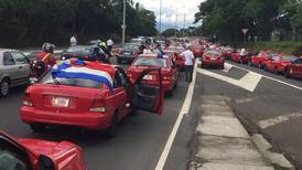 900 pacientes perdieron citas en San José por bloqueos de taxistas