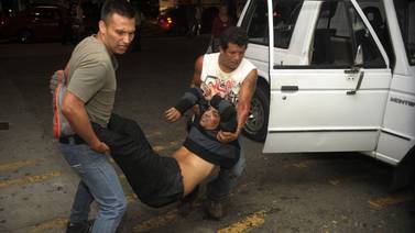 Gresca deja 5 heridos y a 4 policías con golpes  en San Felipe de Alajuelita