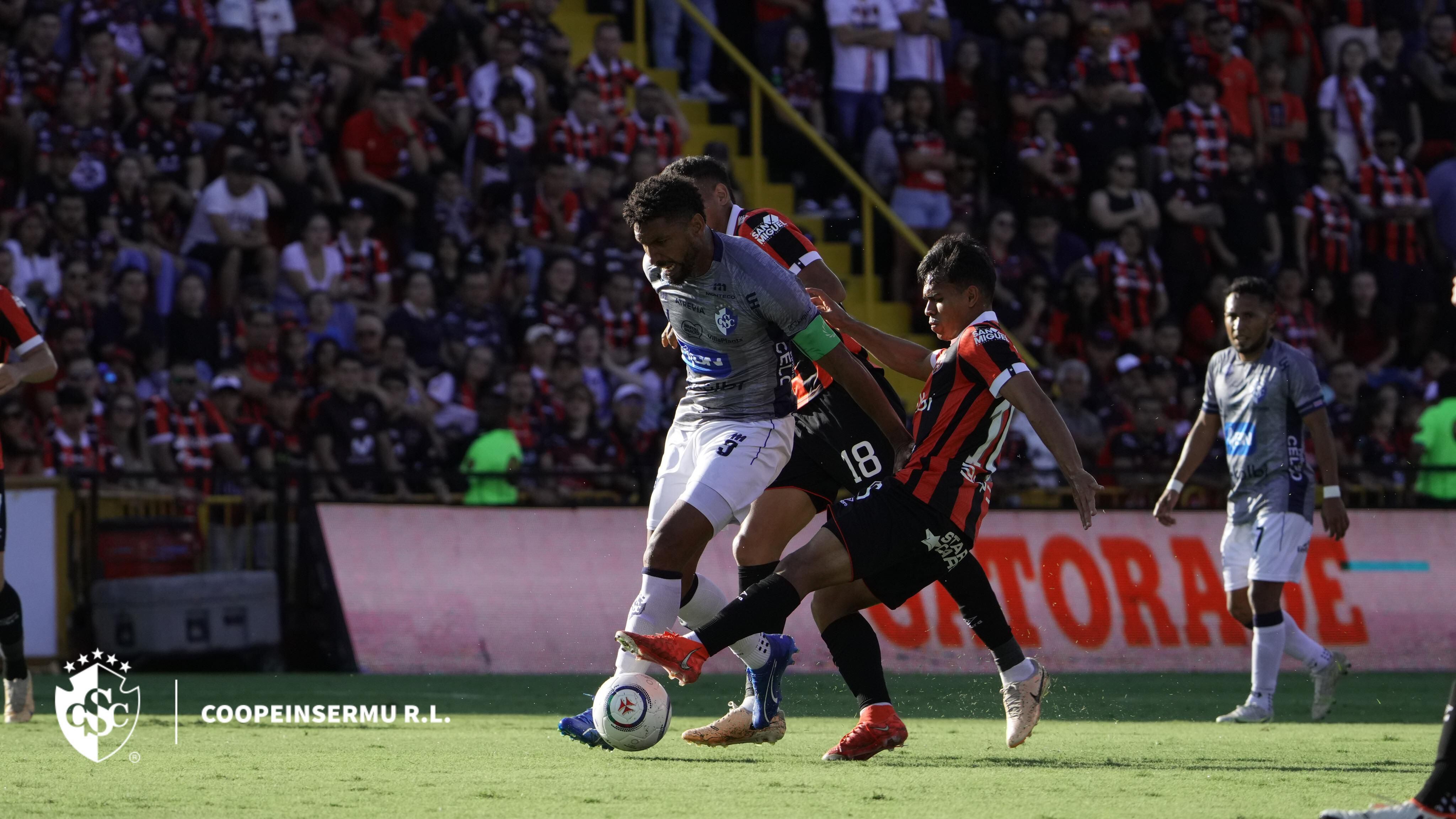 Marcel Hernández suma un gol con Cartaginés en el Torneo de Clausura 2024. El capitán brumoso dio un buen juego ante Alajuelense, pero no pudo marcar. 
