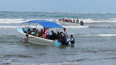 Embarcación con turistas vuelca por el golpe de una ballena en Drake de Osa