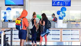 Costa Rica recibió a 766.000 turistas por vía aérea tras reapertura de fronteras