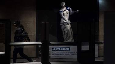 La Venus de Milo recibe 'brazos' en París gracias a impresora 3D