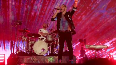 Chris Martin, de Coldplay, sufre de una afección pulmonar grave y cancela conciertos