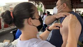 Estudiantes de Medicina que hacen internado en CCSS serán vacunados contra la covid-19