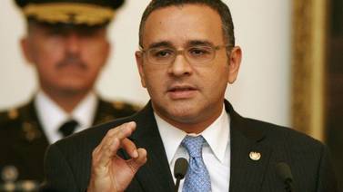 Fiscalía de El Salvador se incauta de 61 propiedades vinculadas a expresidente Funes