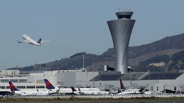 Avión mexicano estuvo a punto de aterrizar en pista ocupada en San Francisco, California