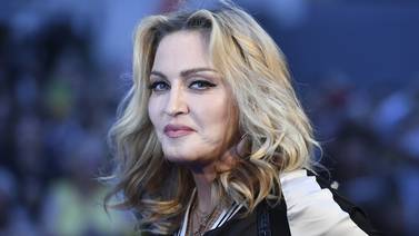 Madonna criticada en redes por posar con encaje y látigo 