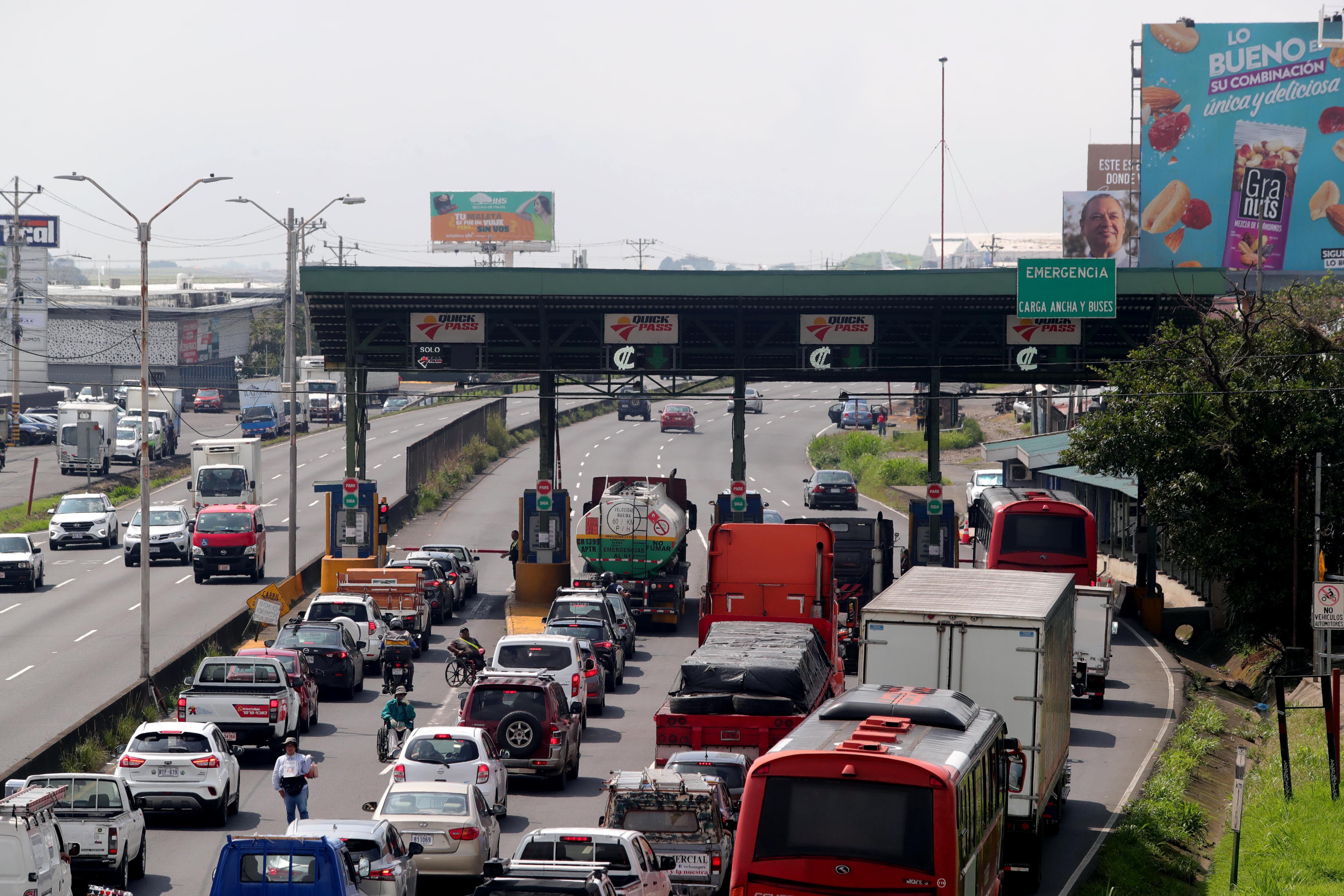 Los diputados enfatizaron que el peaje de Río Segundo genera un tapón importante que complica el tránsito por la ruta 1, pese a la crisis de los embotellamientos en el país. Foto: Alonso Tenorio.