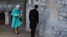Reina Isabel II se pierde el segundo día de su jubileo de platino por un ‘malestar’