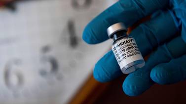 Salud analizará uso de vacuna de Pfizer contra covid-19 en adolescentes ticos
