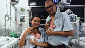 Madre de trillizos prematuros: ‘Creímos que era un embarazo gemelar y nos dijeron: esperen, aquí hay tres corazones’