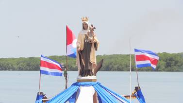 La Virgen del Mar tuvo su pequeño desfile en Puntarenas a pesar de la pandemia