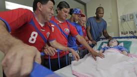 Futbolistas hicieron reír a  pequeños pacientes