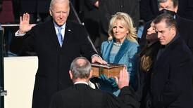 Joe Biden exalta triunfo de la democracia, pero advierte de amenazas de extremistas