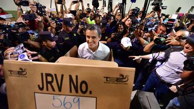 Salvadoreños acuden a las urnas para elegir nuevo presidente
