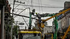 Lento regreso de la electricidad a Cuba genera tensión social tras el paso del huracán Ian 