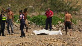 Jóvenes hallan cuerpo de hombre en río Barranca
