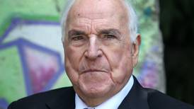 Excanciller alemán Helmut Kohl hospitalizado en cuidados intensivos 