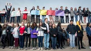 Miles de jóvenes protestan en Estados Unidos contra violencia armada