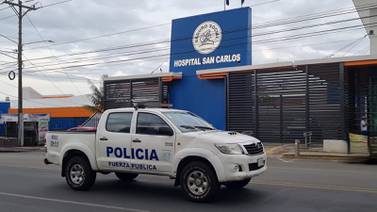 Hombre recibe 8 balazos al intentar agredir con machete a policía en Alajuela