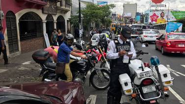 Policía de Tránsito retiró en una semana placas de 113 carros mal estacionados 