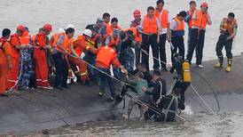 Emergencia en China por naufragio de barco con 450 pasajeros