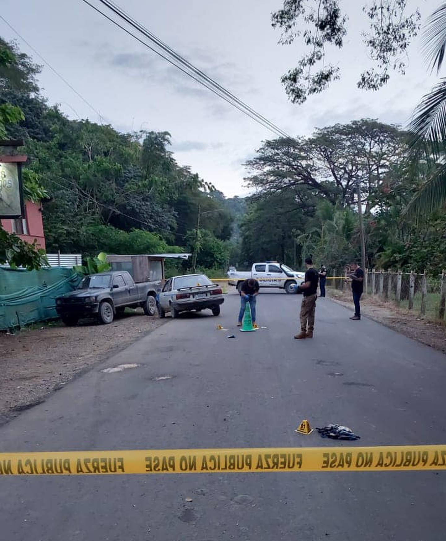 En los primeros 18 días de noviembre el OIJ contabiliza 52 homicidios. En la foto el ocurrido este viernes en un bar de Nosara, Guanacaste, donde también quedaron cuatro heridos. Foto: Cortesía Guana/Noticias.