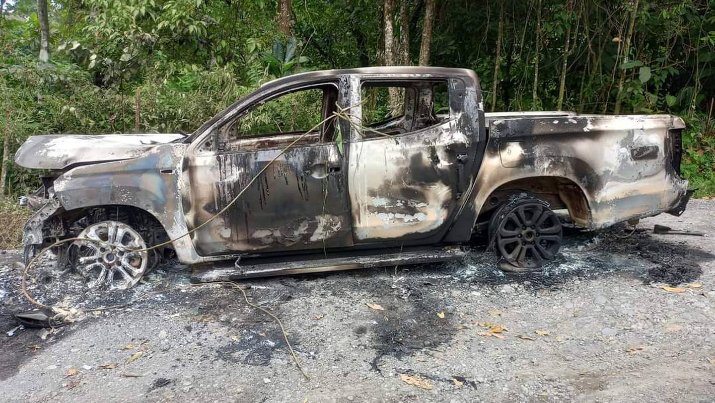 Vehículo quemado en Alajuela