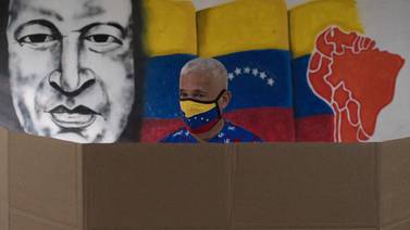 Venezuela vota en comicios regionales con oposición y observadores de regreso