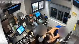 Clienta de McDonald’s da golpiza a empleada por kétchup
