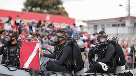 Festival de la Luz: Guardacostas exhiben semisumergible como ‘trofeo de guerra’