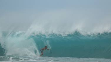 Carrera del surfista Gilberth Brown en riesgo al fracturarse mientras entrenaba