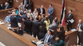 Ingreso de Marta Esquivel con escoltas de UEI desata molestia de diputadas en Asamblea