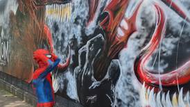 ¡Venom y Carnage tomaron San José! Artista tico hizo mural con los personajes de Marvel